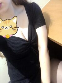 足立なな(30歳)